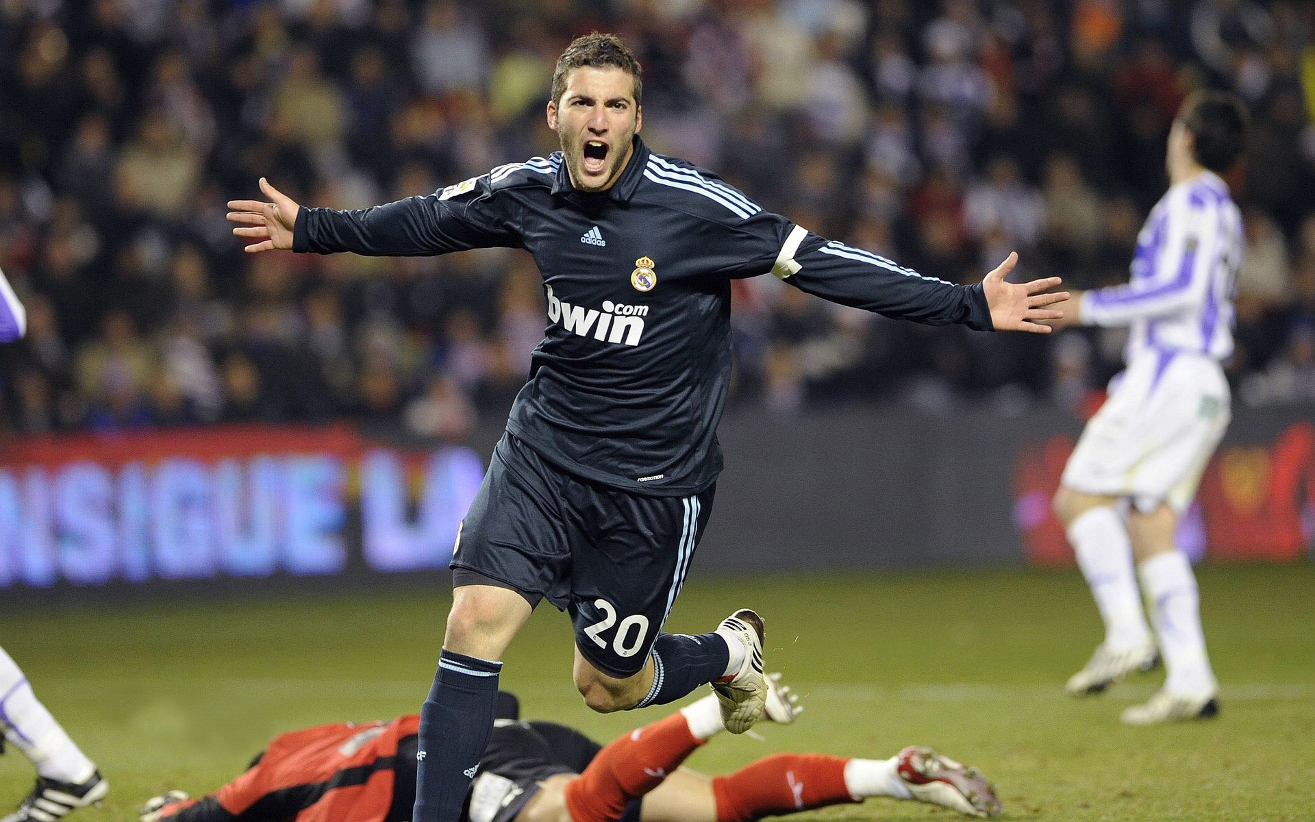 世界杯精彩瞬间：动人心弦，令人激情澎湃！，世界杯震撼的场景