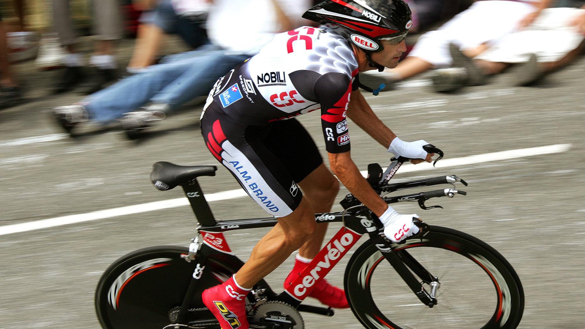 开yun官网-库里手感火热三分雨浇灭对手，库里三分能超越雷阿伦吗